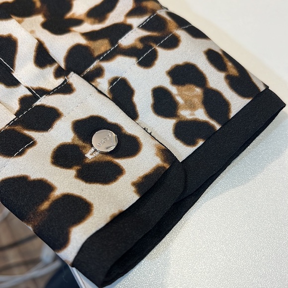 DKNY Blouse Wrap Front Leopard Print-Large - Picture 3 of 3